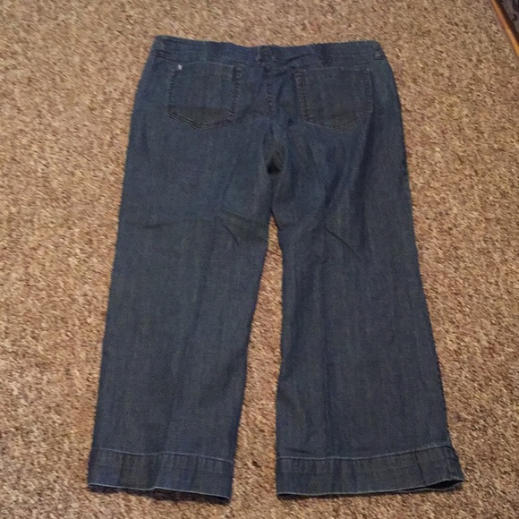 Daisy Fuentes size 16 relaxed fit, wide leg Jean - Picture 3 of 6